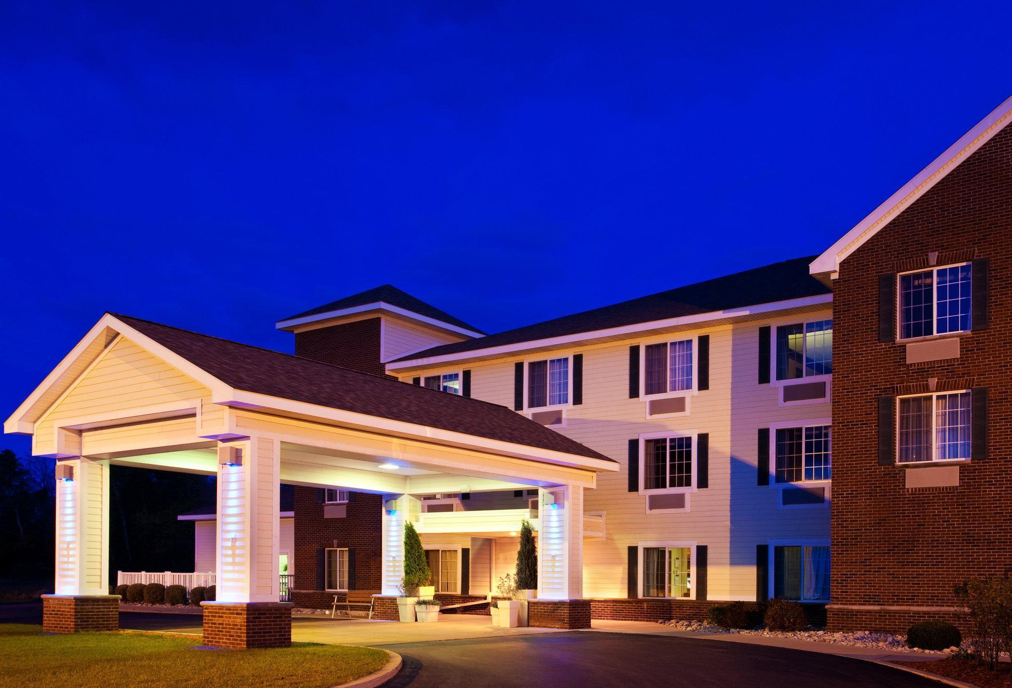 Holiday Inn Express Hotel & Suites Acme-Traverse City By Ihg Exterior photo