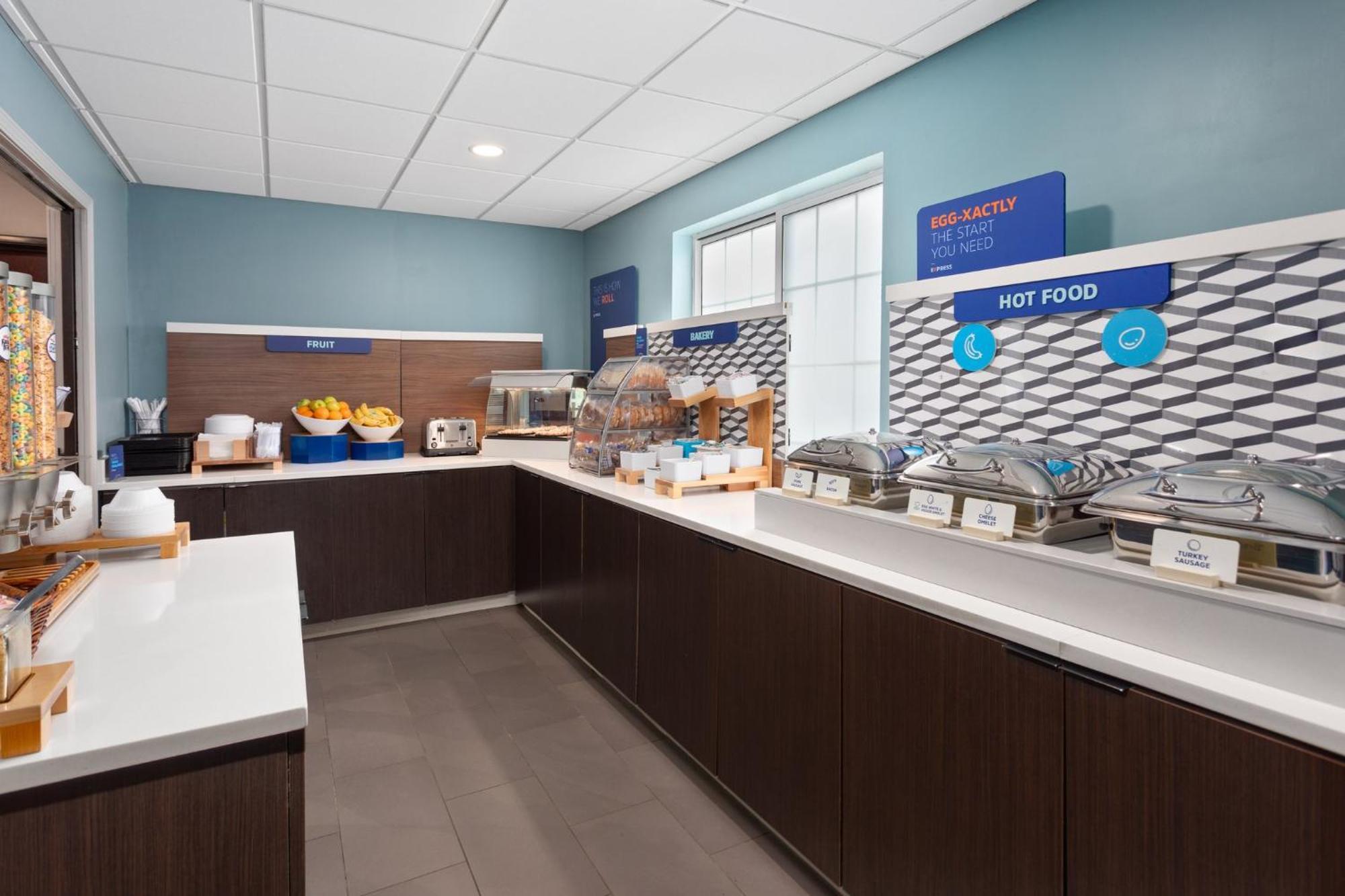 Holiday Inn Express Hotel & Suites Acme-Traverse City By Ihg Exterior photo