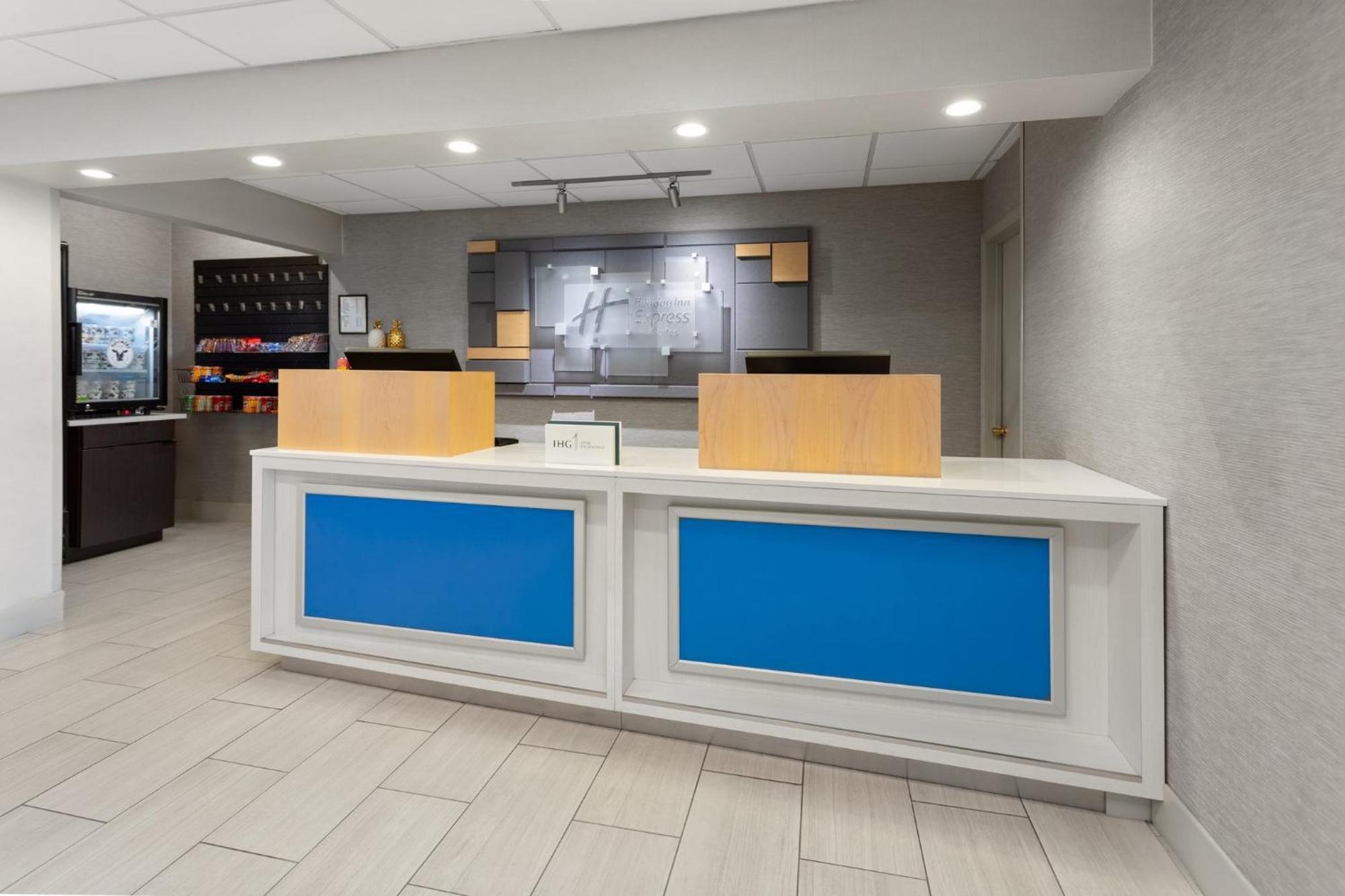 Holiday Inn Express Hotel & Suites Acme-Traverse City By Ihg Exterior photo