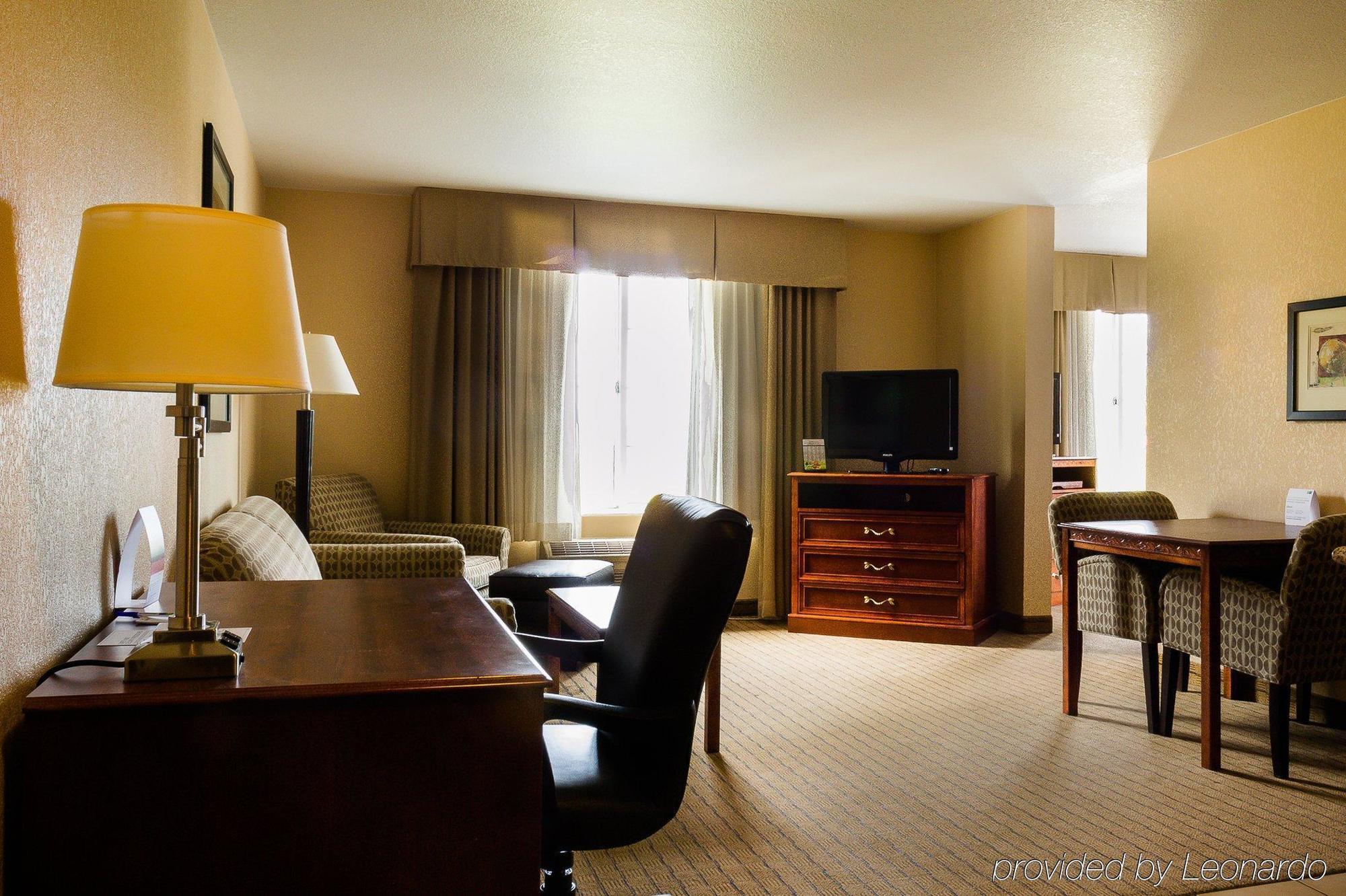 Holiday Inn Express Hotel & Suites Acme-Traverse City By Ihg Exterior photo