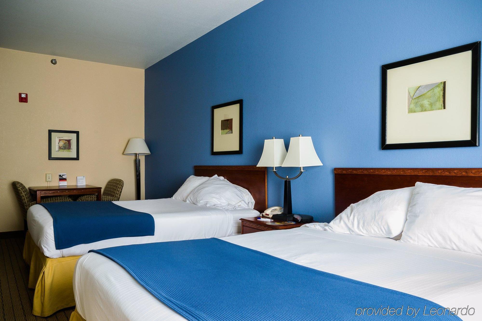 Holiday Inn Express Hotel & Suites Acme-Traverse City By Ihg Exterior photo
