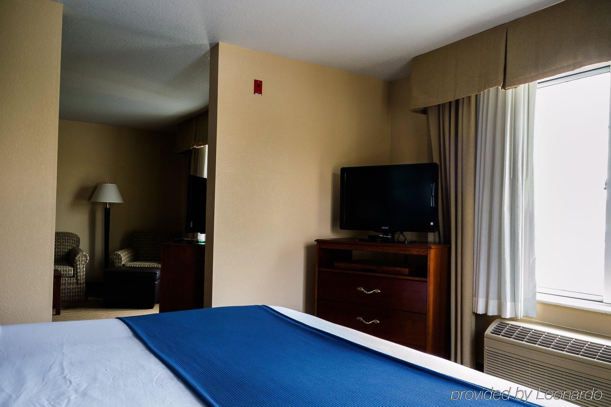 Holiday Inn Express Hotel & Suites Acme-Traverse City By Ihg Exterior photo
