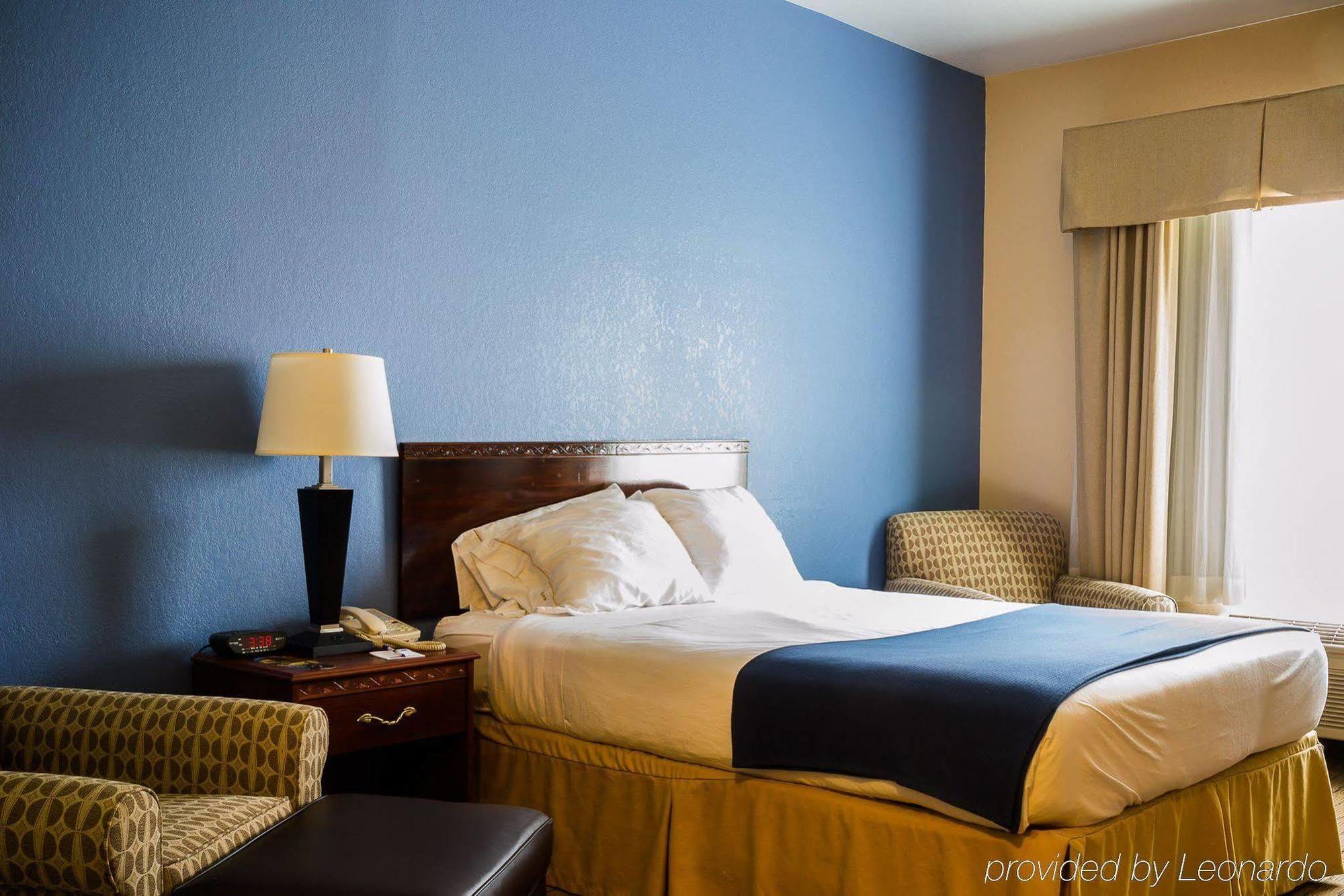 Holiday Inn Express Hotel & Suites Acme-Traverse City By Ihg Exterior photo